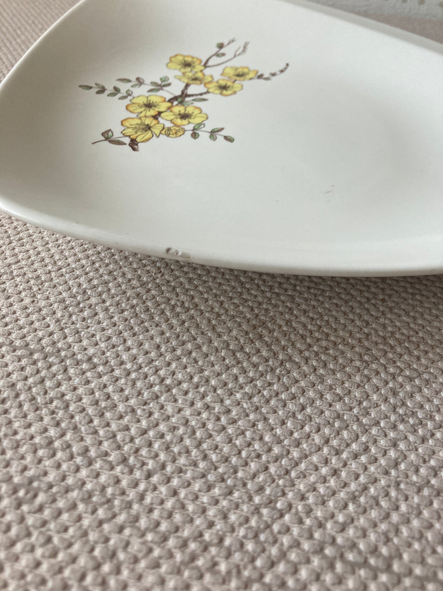 Carltonware ‘Mimosa Triangular Plate